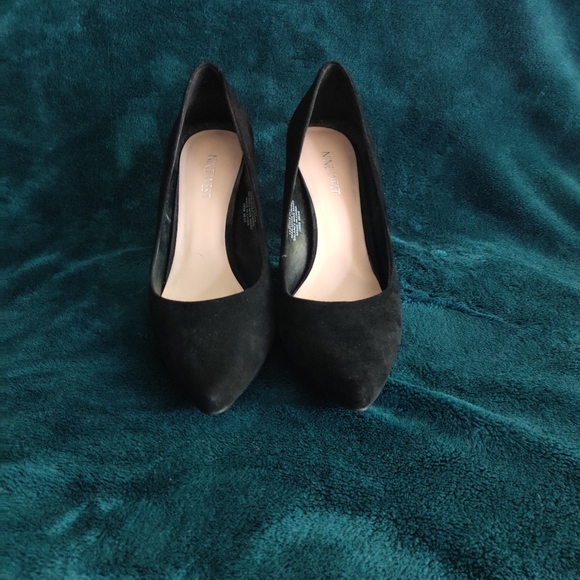 Nine West Black Suede Pumps - Picture 2 of 12